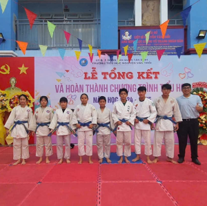 Đội Judo Duy Tân - Tân Bình biểu diễn tại trường tiểu học Nguyễn Văn Trỗi